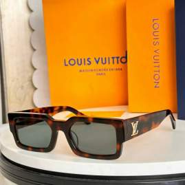 Picture of Louis Vuitton Sunglasses _SKUfw77644606fw